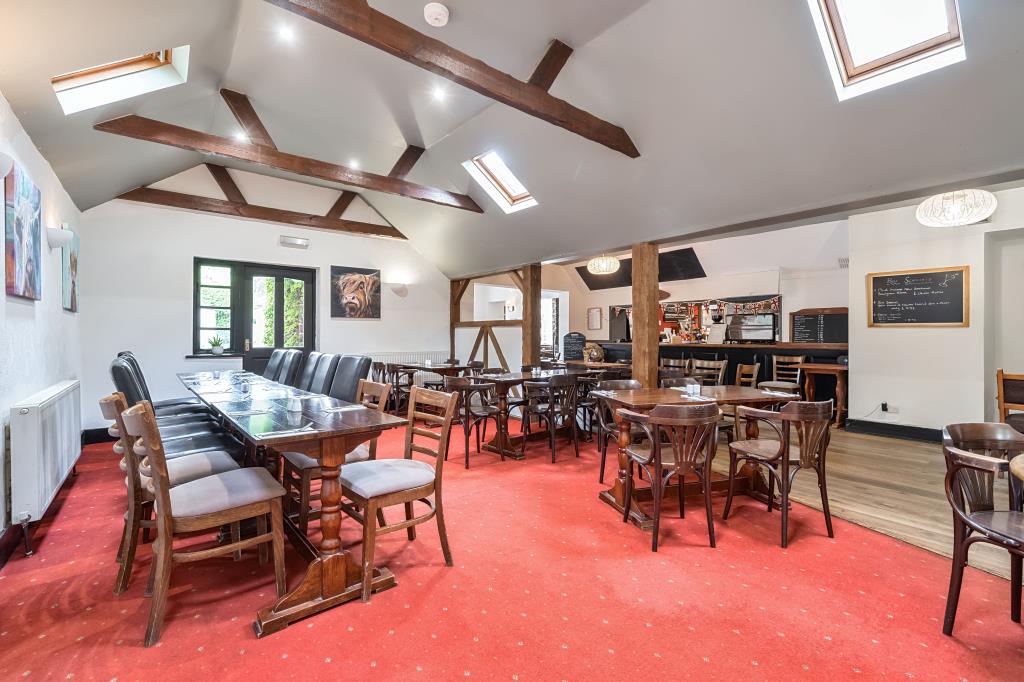 Lot: 147 - FREEHOLD PUBLIC HOUSE WITH LIVING ACCOMMODATION ABOVE - Seating in restaurant area with carpet